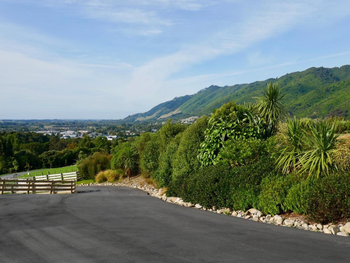 Aston Road Villa Bed & Breakfast Waikanae Eksteriør billede