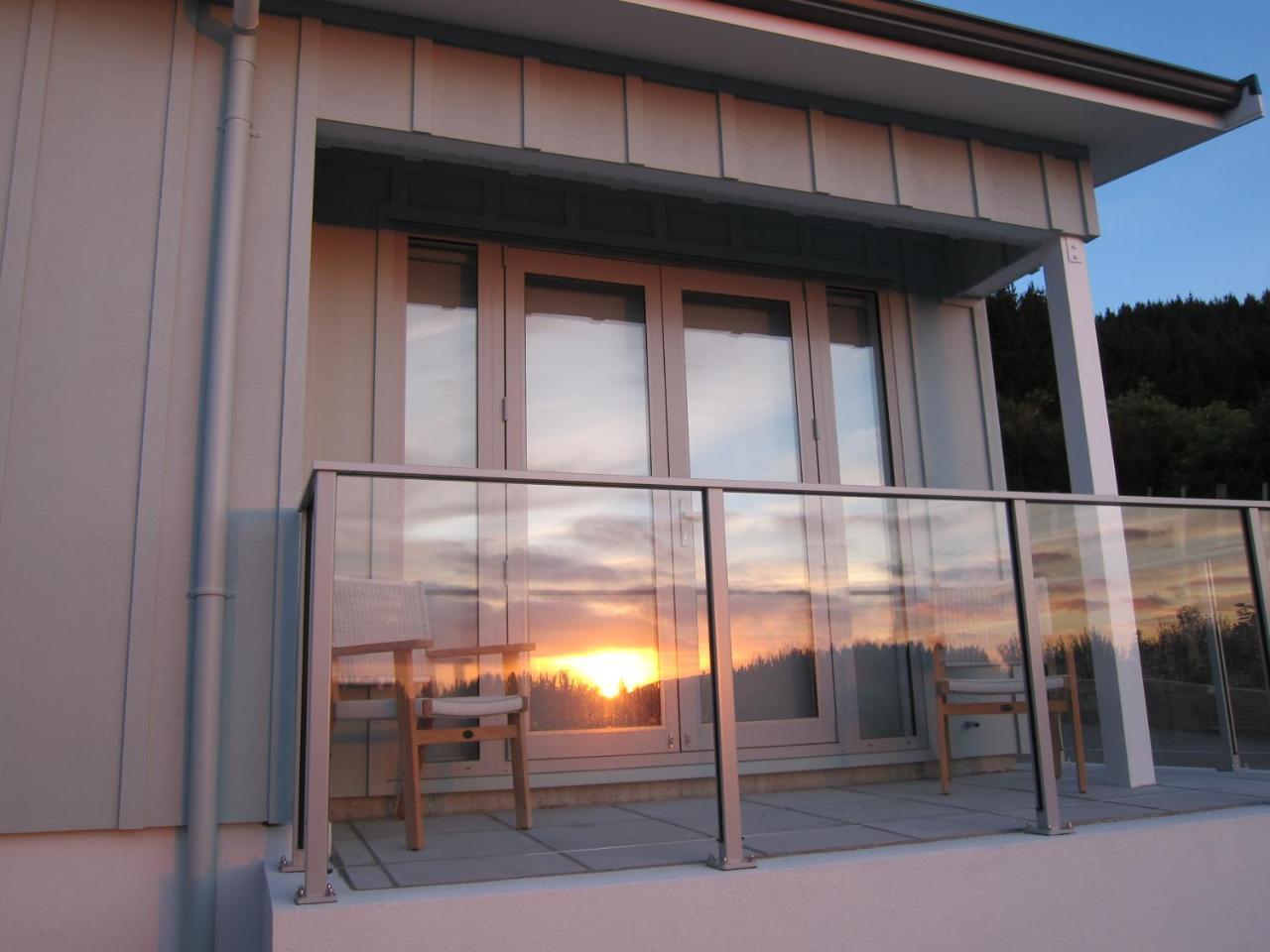 Aston Road Villa Bed & Breakfast Waikanae Eksteriør billede